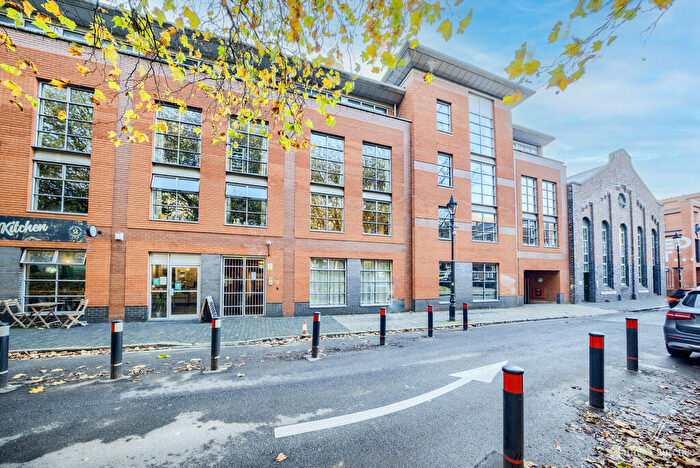 2 Bedroom Apartment To Rent In Miller Apartments, St. Pauls Square, Birmingham, B3