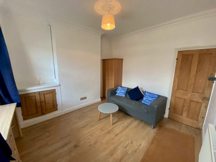 3 Bedroom Terraced House To Rent In Welford Road, Leicester, LE2