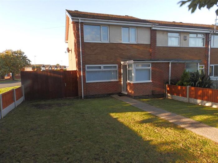 3 Bedroom Semi Detached House To Rent In Capenhurst Lane, Whitby, CH65