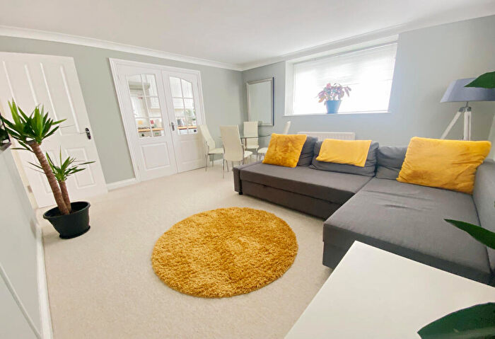 2 Bedroom Flat To Rent In Churchill Lodge, Alumdale Road, Bournemouth, Dorset, BH4