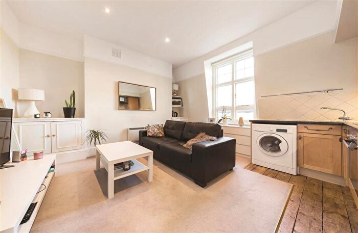 1 Bedroom Flat To Rent In Primrose Mansions, Prince Of Wales Drive, SW11