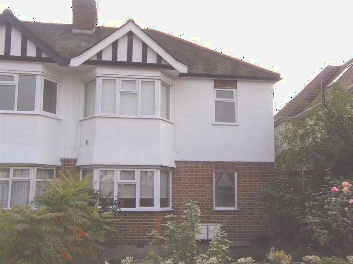 1 Bedroom Flat To Rent In Onslow Gardens, London, E18