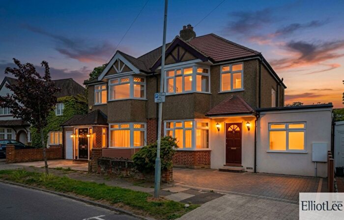 3 Bedroom Semi-Detached House To Rent In Primrose Gardens, Ruislip, HA4