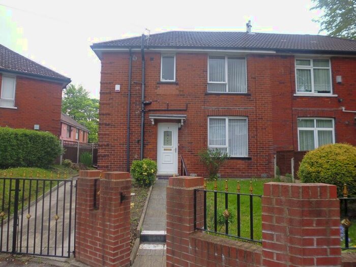 3 Bedroom Semi-Detached House To Rent In Dacre Road, Queensway, OL11