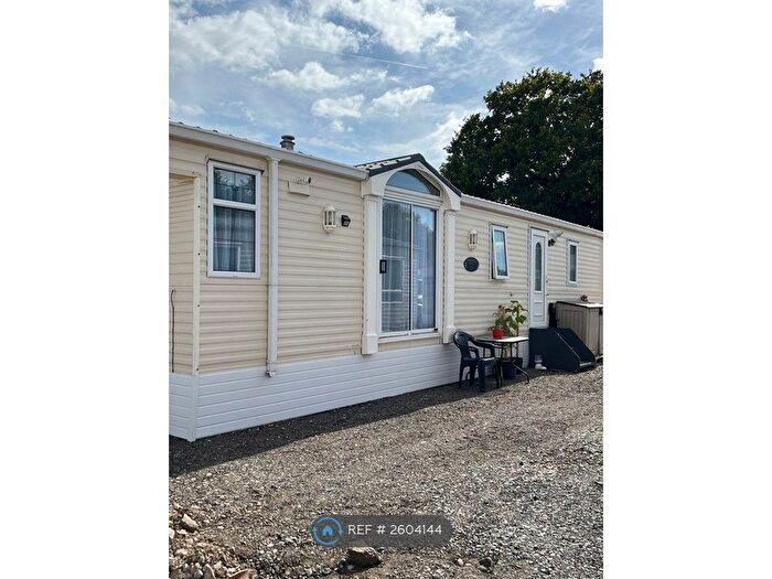 3 Bedroom Mobile/park Home To Rent In Summer View, Weeley, Clacton-On-Sea, CO16