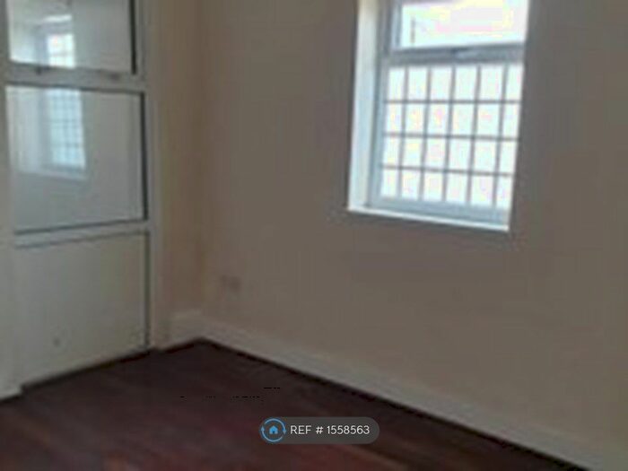 4 Bedroom Semi-Detached House To Rent In Almond Road, London, N17