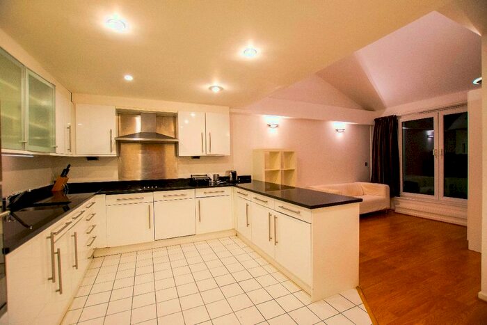 3 Bedroom Flat To Rent In The Grainstore, Western Gateway, E16