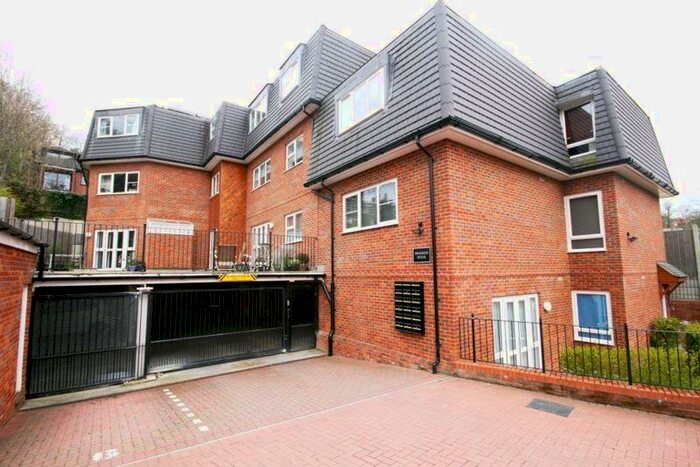 2 Bedroom Apartment To Rent In Hospital Hill, Chesham - Bed Executive Apartment, HP5