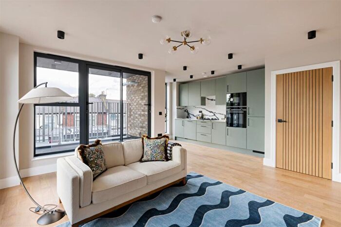 1 Bedroom Apartment For Sale In Aubrey Road, Walthamstow, E17