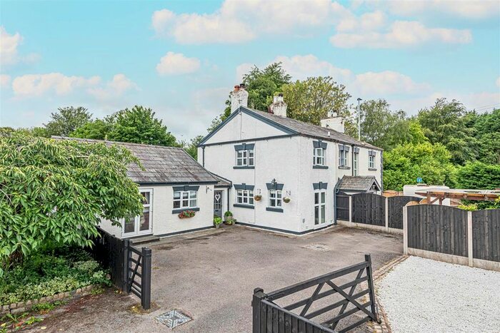 3 Bedroom Semi-Detached House For Sale In Northwich Road, Lower Stretton, Warrington, WA4