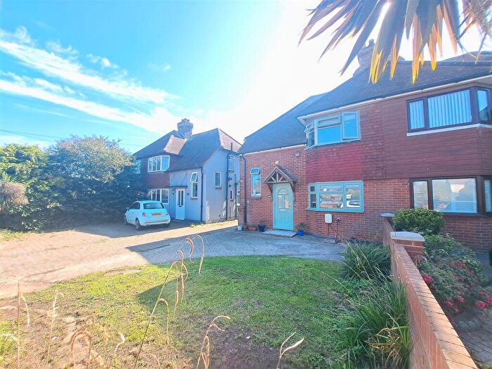 3 Bedroom Semi-Detached House For Sale In Roman Grove, Portchester, PO16