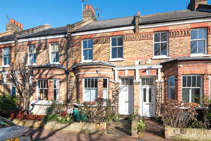 1 Bedroom Flat To Rent In Beauchamp Terrace, London, SW15