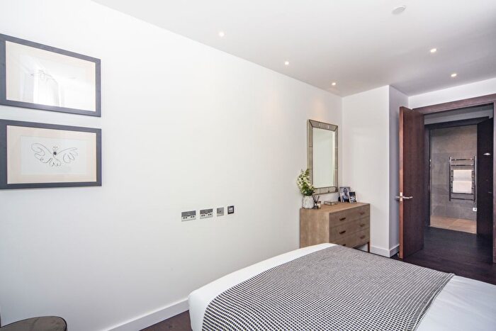 2 Bedroom Flat To Rent In Charles Clowes Walk, London, SW11