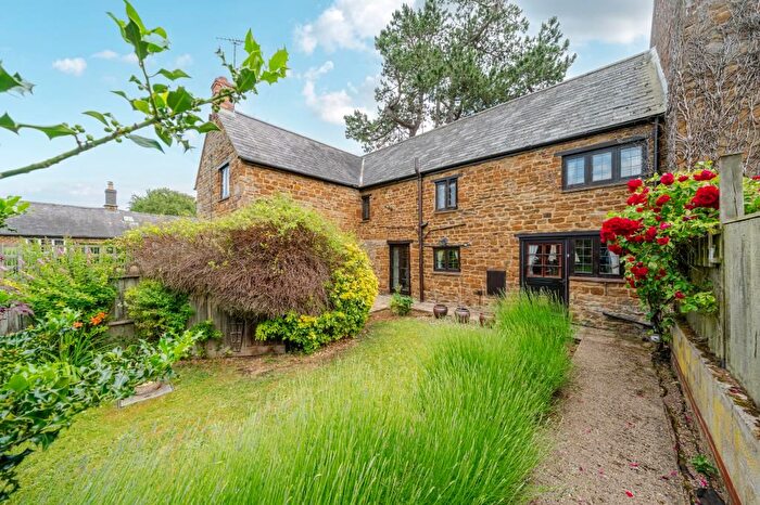 2 Bedroom Cottage For Sale In Wardington, Banbury, OX17