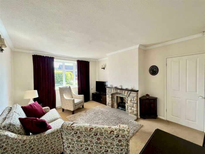2 Bedroom Semi-Detached Bungalow For Sale In Shirley Avenue, Hyde, SK14