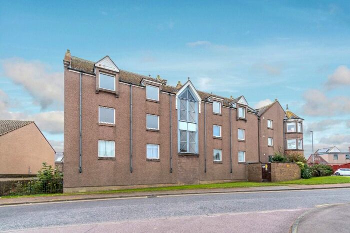 2 Bedroom Flat To Rent In Bond Mews, Stonehaven, Aberdeenshire, AB39