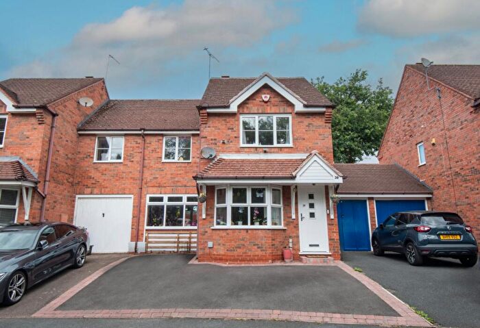 3 Bedroom Semi-Detached House For Sale In Aldershaws, Dickens Heath, Solihull, West Midlands, B90