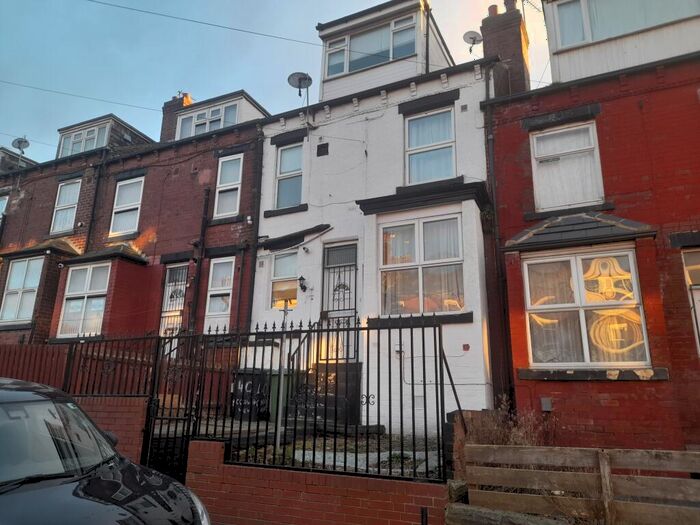 2 Bedroom House To Rent In Conway View, Harehills, Leeds, West Yorkshire, LS8