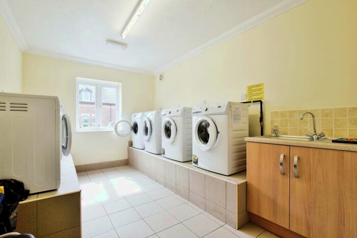 1 Bedroom Apartment For Sale In Hope Road, Sale, Greater Manchester, M33