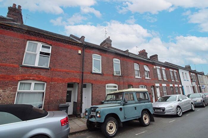 3 Bedroom Terraced House To Rent In One Bedroom Apartment On Frederick Street, Luton, LU2