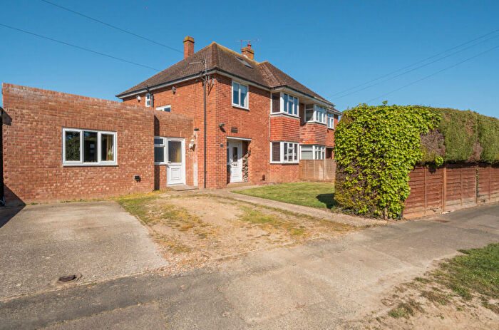 4 Bedroom Semi Detached House For Sale In Anson Road, Bognor Regis, West Sussex, PO21