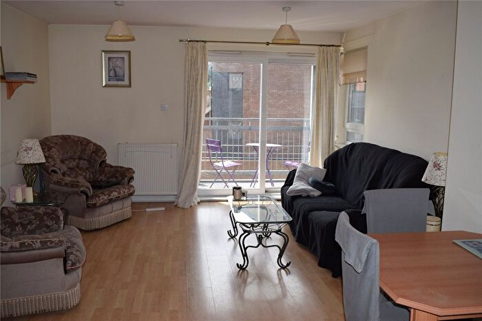 2 Bedroom Flat To Rent In Albion Gardens, Edinburgh, EH7