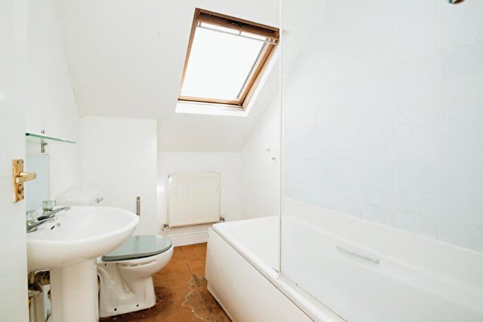 2 Bedroom Apartment To Rent In Connaught Road, Roath, CF24