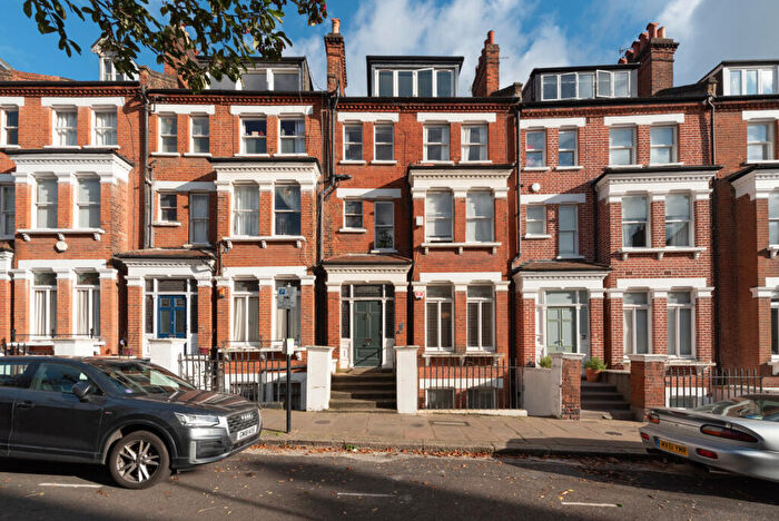 4 Bedroom Apartment To Rent In Primrose Gardens, London, NW3
