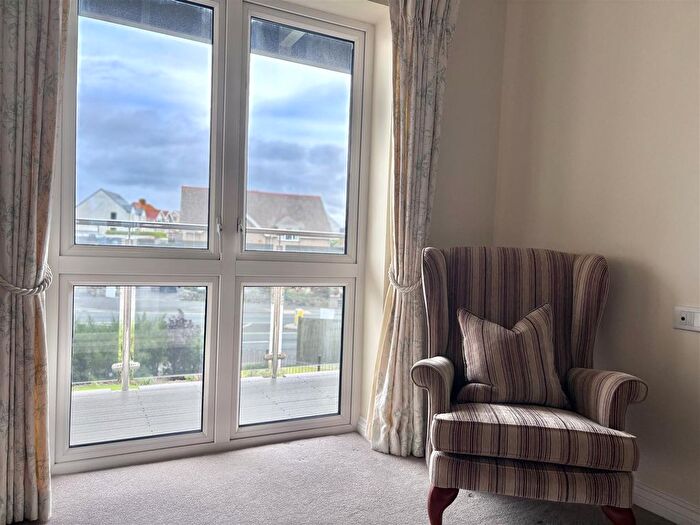 1 Bedroom Flat For Sale In Narrowcliff, Newquay, TR7