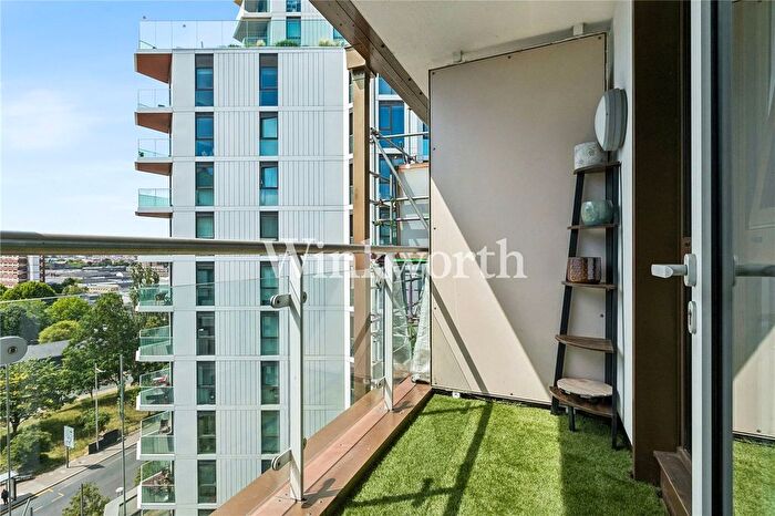 2 Bedroom Flat To Rent In Daneland Walk, London, N17
