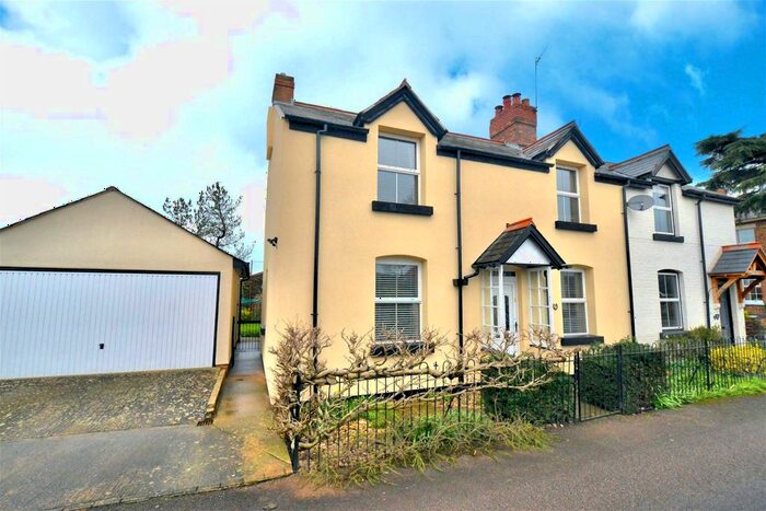 3 Bedroom Semi-Detached House For Sale In Mill Road, Offenham, Evesham, WR11