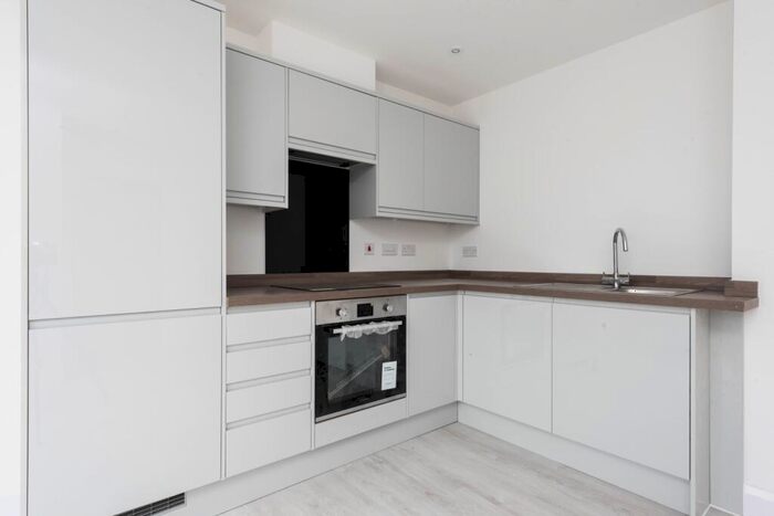 1 Bedroom Flat To Rent In High Street, Kidlington, Oxfordshire, OX5