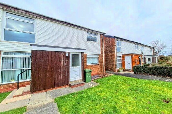 2 Bedroom Flat To Rent In Sunningdale Walk, Stockton-On-Tees, TS16