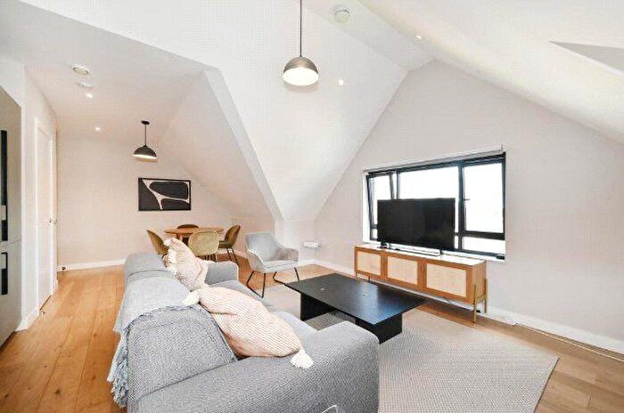 2 Bedroom Flat To Rent In Causton Road, Hornsey, Haringey, London, N6