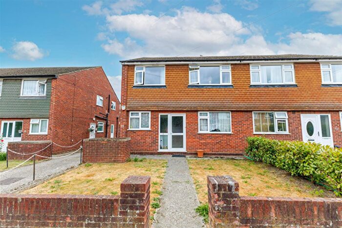 2 Bedroom Maisonette For Sale In Crosier Road, Ickenham, UB10
