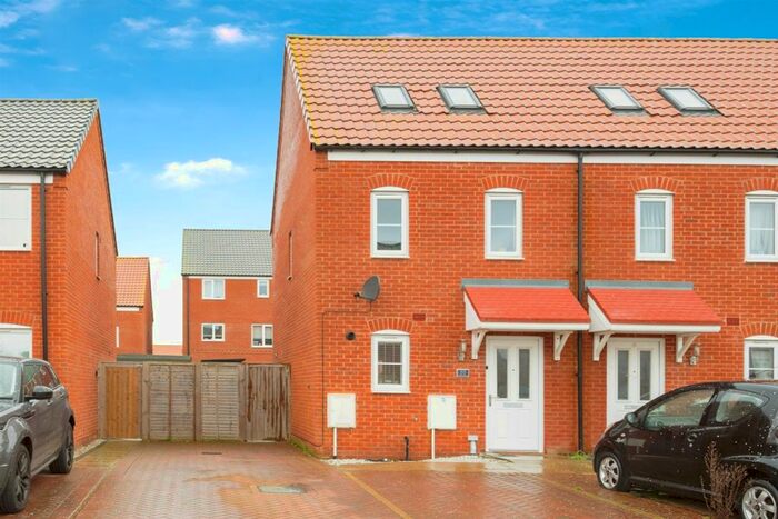 3 Bedroom Semi-Detached House For Sale In Bailey Road, North Walsham, NR28