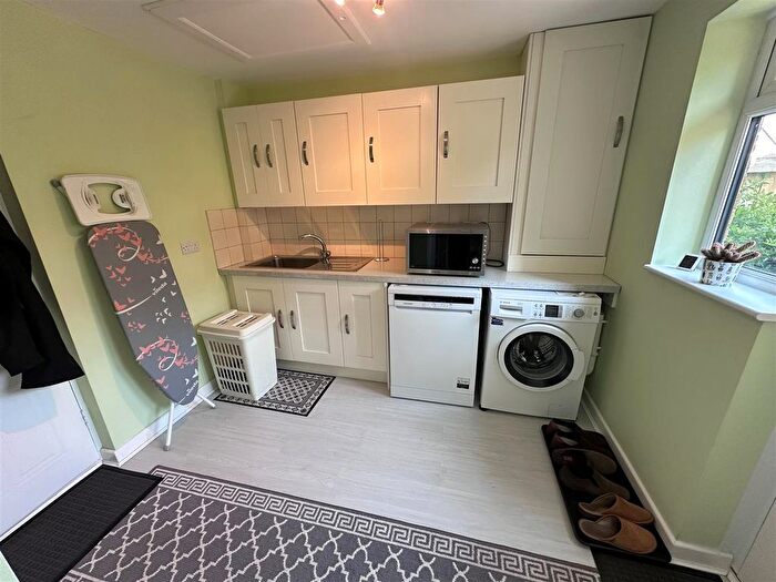 4 Bedroom Detached House For Sale In Maple Close, Calne, SN11