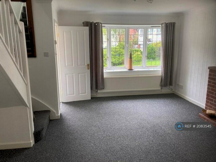 3 Bedroom Detached House To Rent In Watermead Close, Stockport, SK3