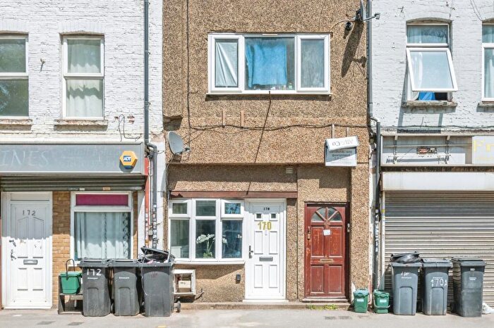 1 Bedroom Flat For Sale In Dock Road, Essex, RM18