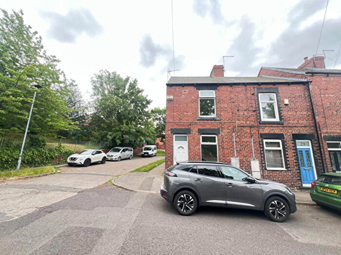 3 Bedroom End Of Terrace House To Rent In Bow Street, Cudworth, S72