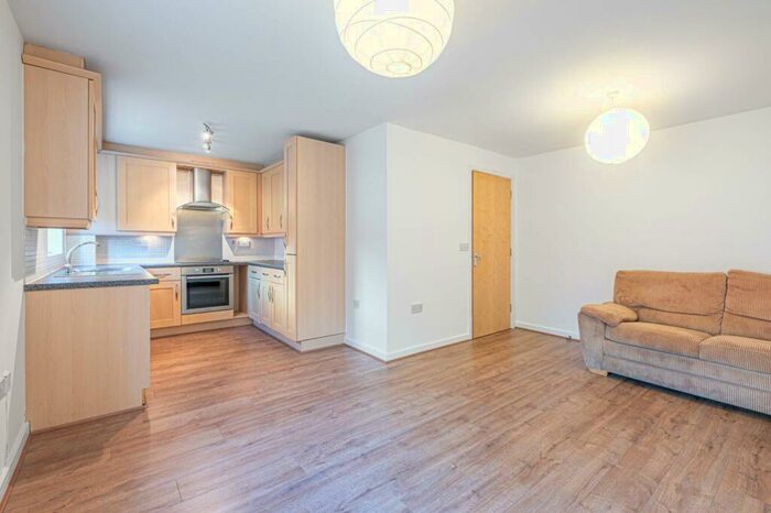 2 Bedroom Flat To Rent In Lancaster Road, East Barnet, Barnet, EN4