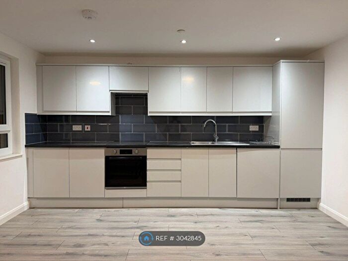 1 Bedroom Flat To Rent In Hanworth Road, Hounslow, TW3