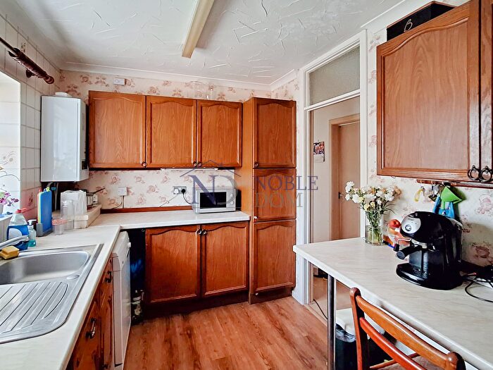 2 Bedroom Flat To Rent In Jubilee Drive, Ruislip, HA4