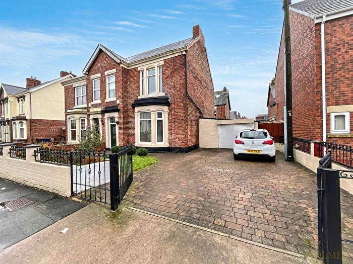 4 Bedroom Semi Detached House For Sale In Kent Villas, Jarrow, NE32