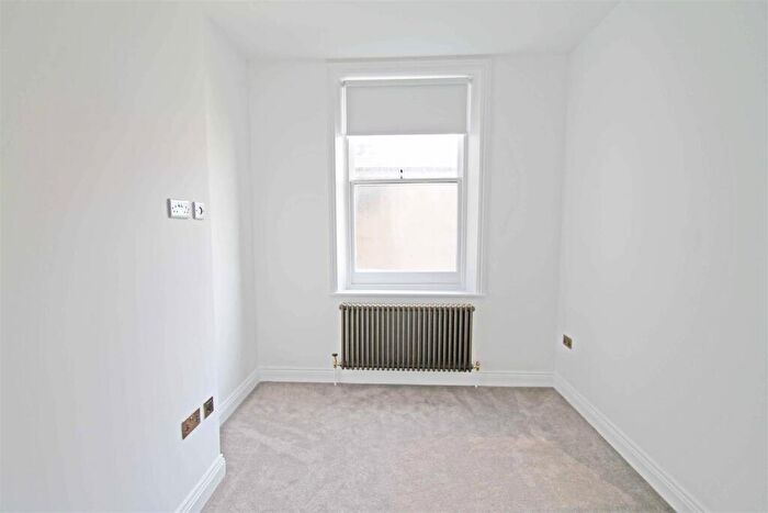 3 Bedroom Flat To Rent In Lansdowne Place, Hove, BN3