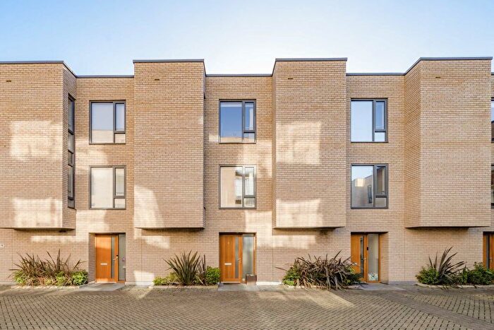 3 Bedroom Property To Rent In Vinery Way, Hammersmith, W6