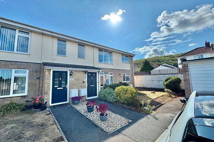 3 Bedroom Flat For Sale In Barry Close, Weston-Super-Mare - No Onward Chain, BS24