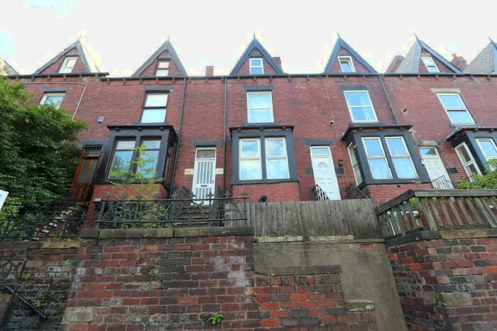 1 Bedroom Flat To Rent In Stanningley Road, Leeds, West Yorkshire, Uk, LS12