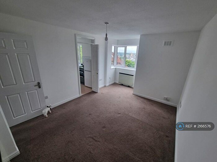 1 Bedroom Flat To Rent In Barrington Court, Bristol, BS4