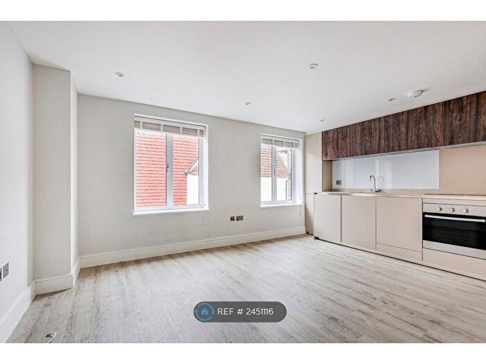 1 Bedroom Flat To Rent In Scholars Court, Guildford, GU1